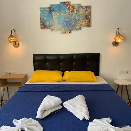 Arden's House 4*
