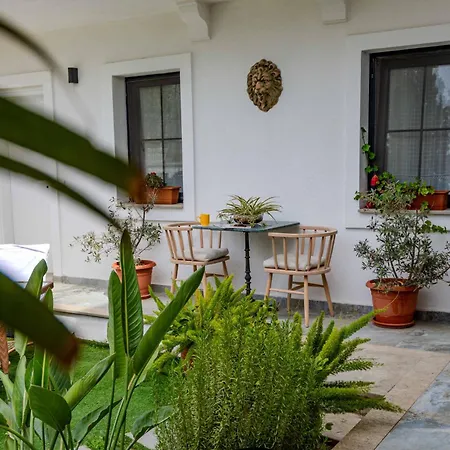 Arden's House