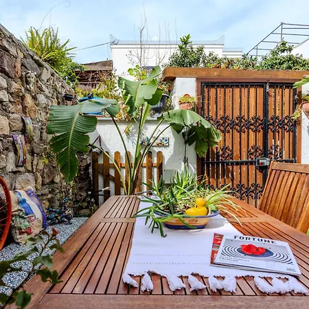 Arden's House 4*