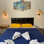 Arden's House 4*