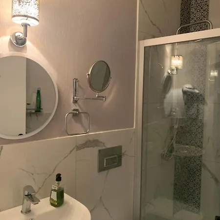 Arden's House بودروم