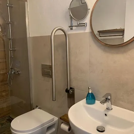 Arden's House 4*
