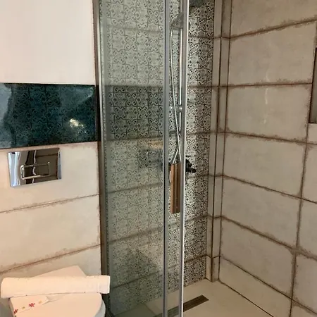 Arden's House 4*