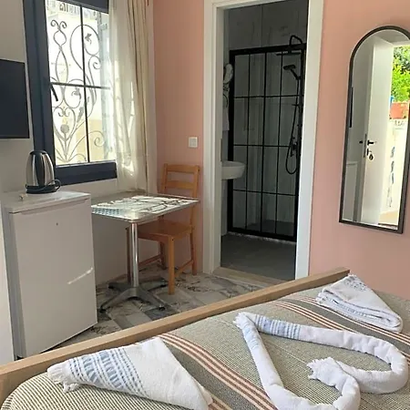 Arden's House 4*