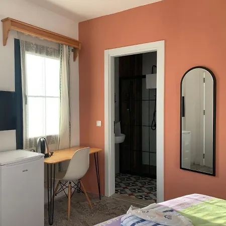 Arden's House 4*